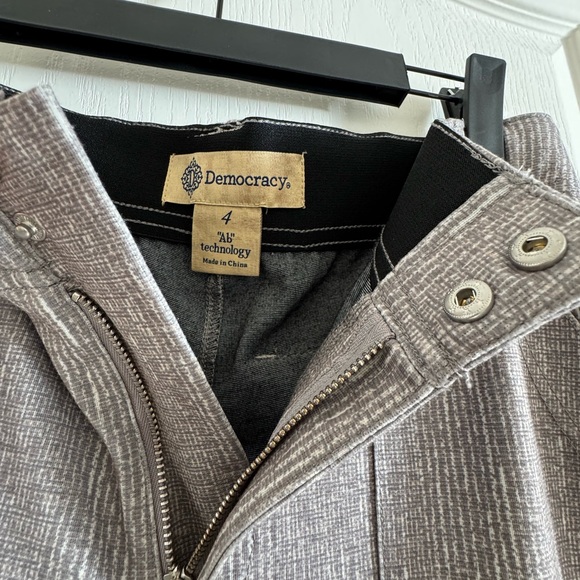 Democracy Blazer & Pant Suit Set (size XS & size 4) - Picture 15 of 16